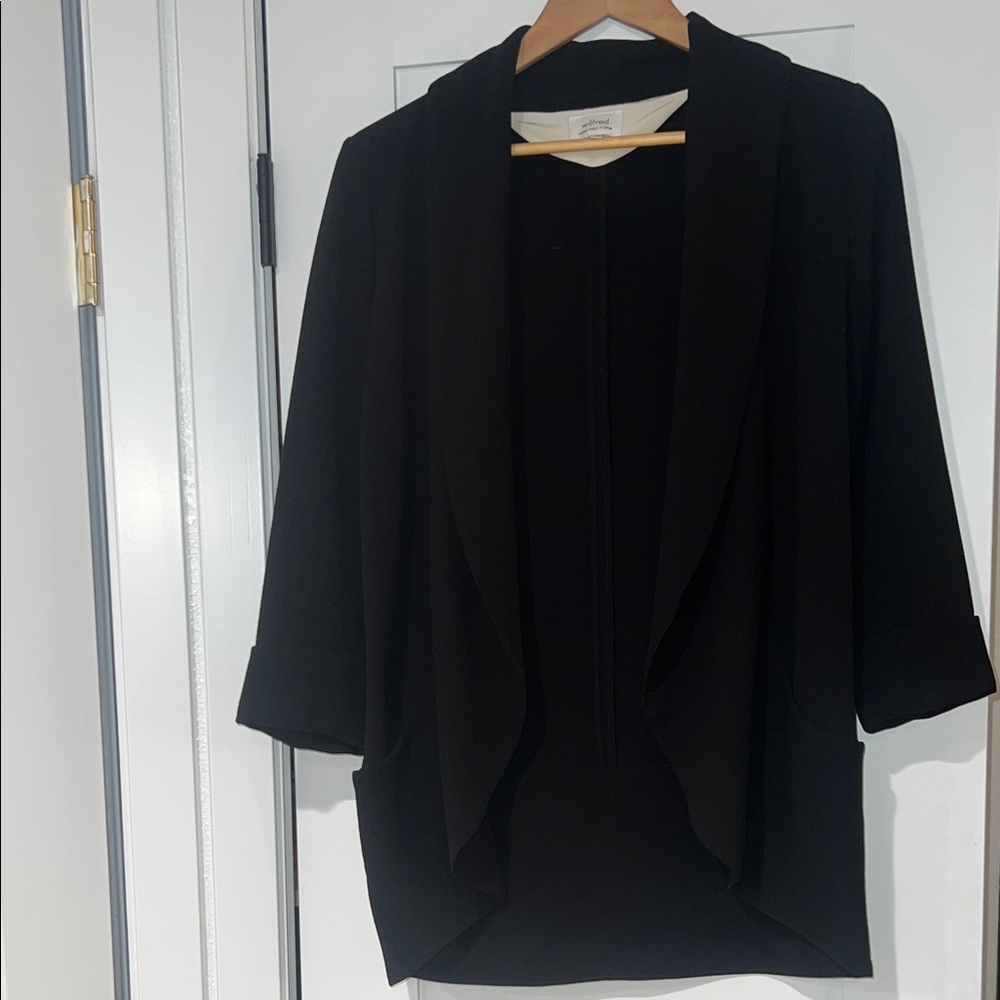 Wilfred - Aritzia Chevalier Black Crepe Blazer
